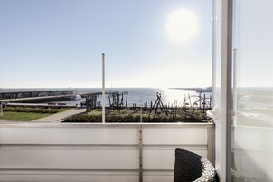 Apartamento, 1 habitación, balcón, vistas al mar | Espacio para trabajar con un portátil, cortinas opacas, wifi gratis