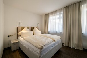 Espacio para trabajar con laptop y wifi gratis 