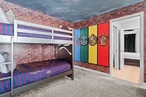 6 bedrooms, desk, iron/ironing board, travel cot - Spacious Home w/ private pool close to Disney (Kissimmee)