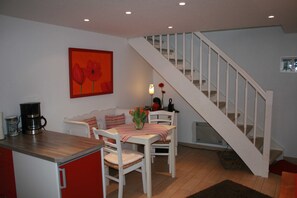 Unclassified image, 5 of 27, button