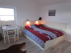 1 Schlafzimmer, Schreibtisch, Reisekinderbett, WLAN