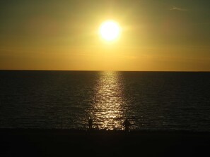 Unclassified image, 3 of 27, button