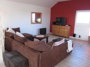 Unclassified image, 4 of 27, button