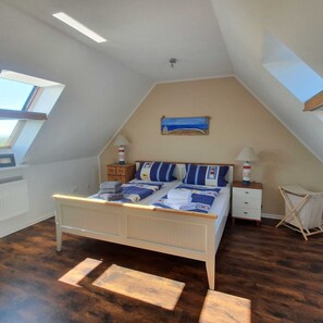 2 bedrooms, travel cot, WiFi, bed sheets - Deichhaus Nordstrand (Nordstrand)