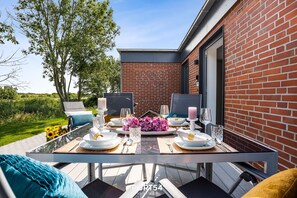 Outdoor dining - Morgenröte - not far from Sylt, rural, idyllic, North Sea vacation, garden (Emmelsbüll)