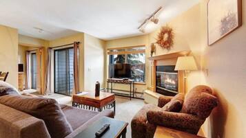 Condo (Breck_River_Mtn_Lodge_3bd) | Living room