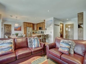 Condo (Breck_River_Mtn_Lodge_4bd) | Living room