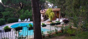 Les Cyprès bed and breakfast in a 5-star villa