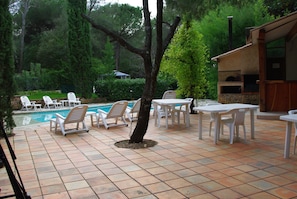 Outdoor dining - La Bulle on the roof  (Roquebrune-sur-Argens)