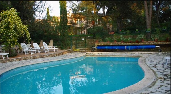 Alberca al aire libre y alberca climatizada