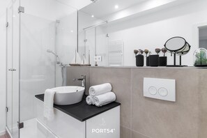 Douche, sèche-cheveux