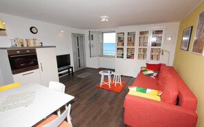 Apartment, 1 Bedroom, Non Smoking, Sea View | Living area