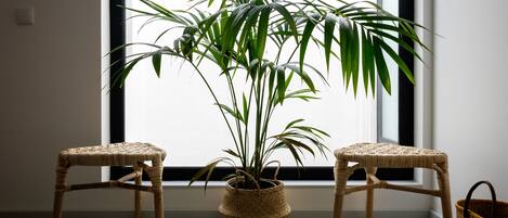 Departamento Confort, 2 habitaciones | Área de sala de estar | Televisión