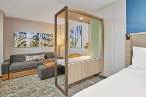 Desk, laptop workspace, iron/ironing board, bed sheets - SpringHill Suites by Marriott Chicago Chinatown (Chicago)