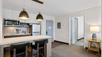 1 dormitorio, ropa de cama de alta calidad, escritorio