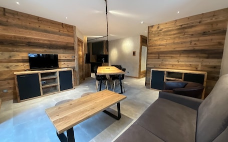 TV, table football, ping pong. Rental of 12 gîtes and 1 chalet that can accommodate 2 to 10 people.