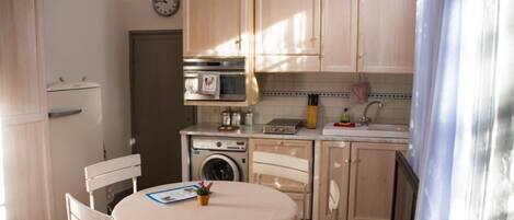 Réfrigérateur, four, plaque de cuisson, lave-vaisselle