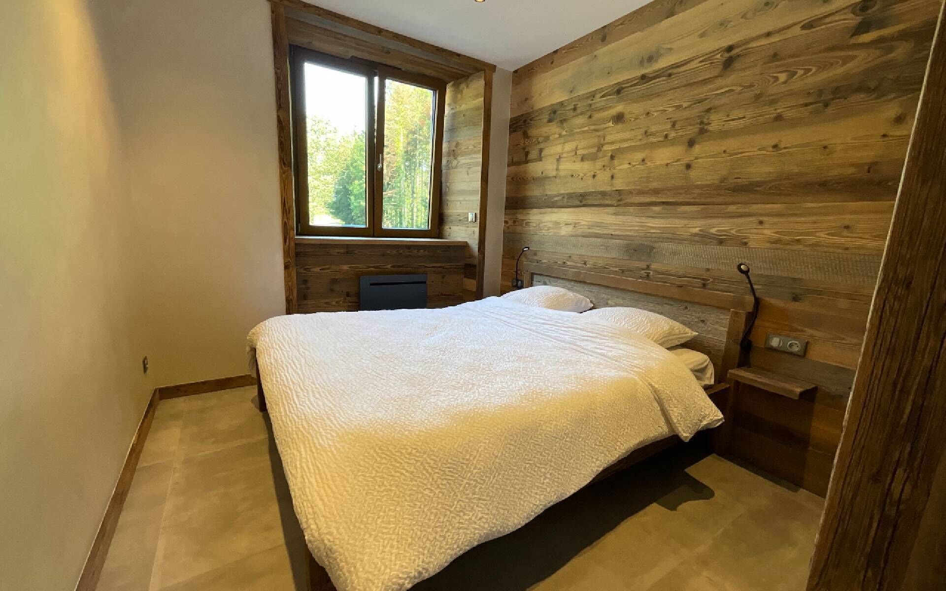 2 makuuhuonetta, silitysrauta/-lauta, internet