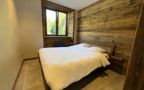 2 slaapkamers, een strijkplank/strijkijzer, internet