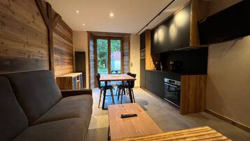 Televisión, futbolito y tenis de mesa