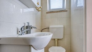 Room, 1 Double Bed, Non Smoking, Balcony | Bathroom | Shower - Room Mario (Rovinj)