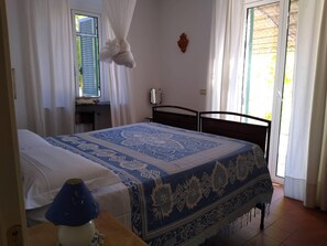 6 bedrooms, iron/ironing board, travel cot, free WiFi