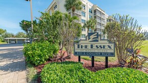 Une enseigne indiquant l’emplacement de l’hôtel The Essex, situé sur Marco Island, au 801, boulevard South Collier.
