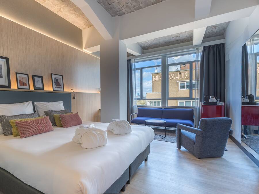 Ropa de cama de alta calidad y escritorio