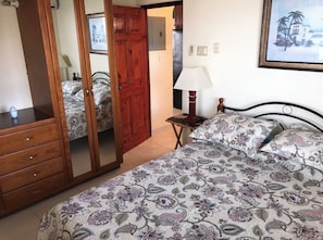 2 chambres, fer et planche à repasser, Wi-Fi gratuit, draps fournis