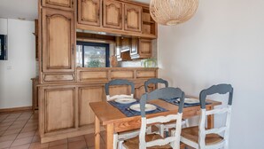 Dining - Arzon- house for 2 with great seaview (Arzon)