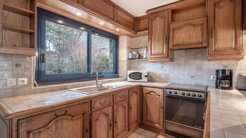 Réfrigérateur, micro-ondes, four, lave-vaisselle