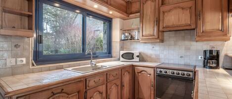 Réfrigérateur, micro-ondes, four, lave-vaisselle