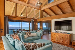 智能电视、书、立体声音响