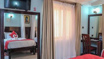 Deluxe Double Room | Minibar, bed sheets
