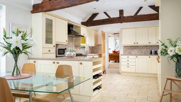 House, Multiple Beds | Private kitchen | Fridge, microwave, oven, stovetop