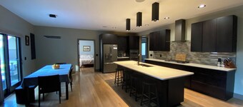 Large 4 br w htd pool 15 mins to Saratoga city and Track Limited spots for 2026