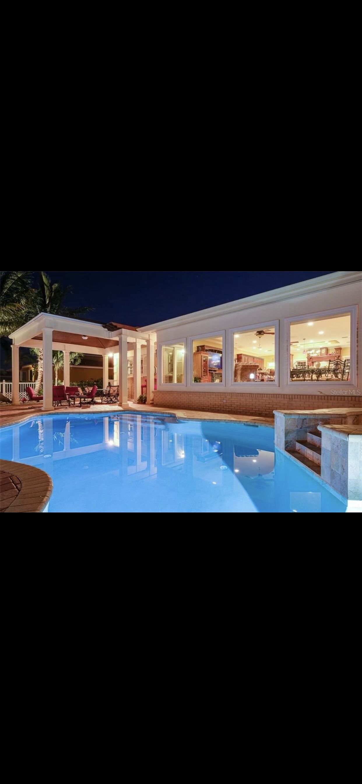 Utendørsbasseng og et oppvarmet basseng