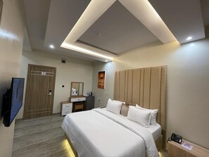 Classic Studio | Premium bedding, in-room safe, desk, laptop workspace - God's Touch Apartment (Lagos)