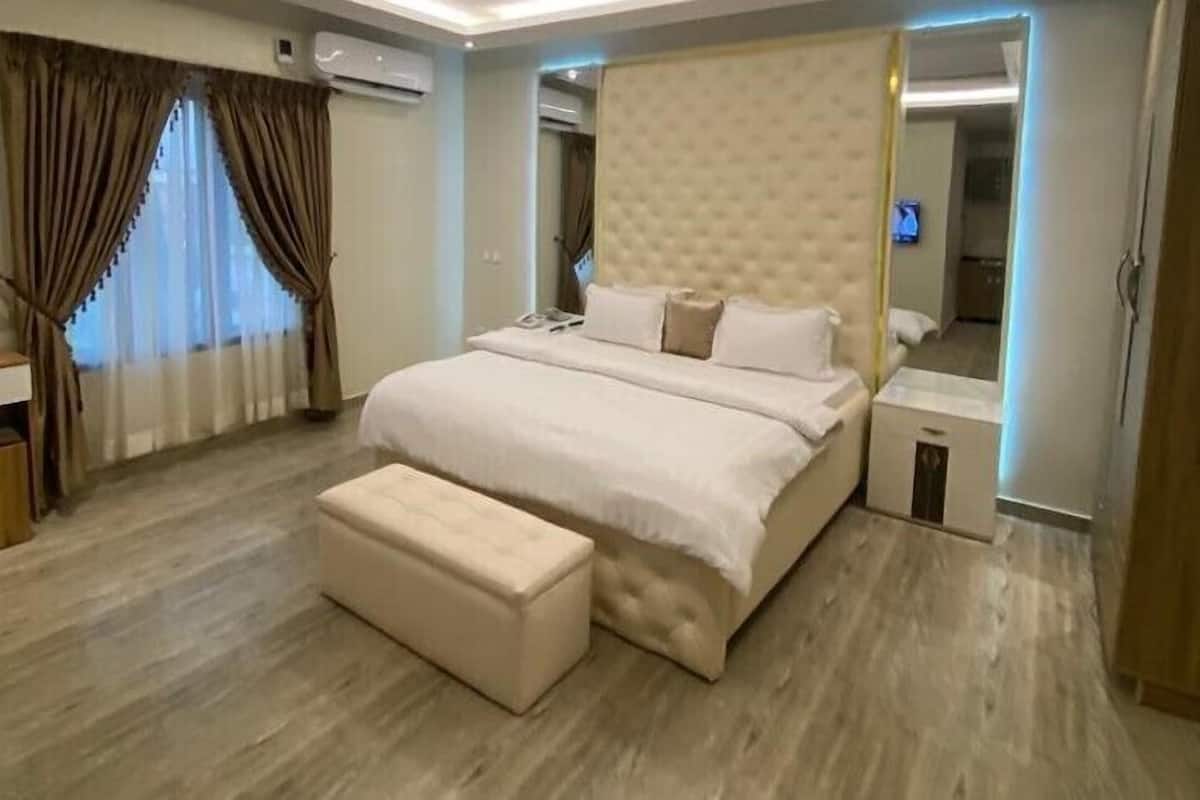 Camera Luxury | 1 camera, biancheria da letto di alta qualità, una cassaforte in camera