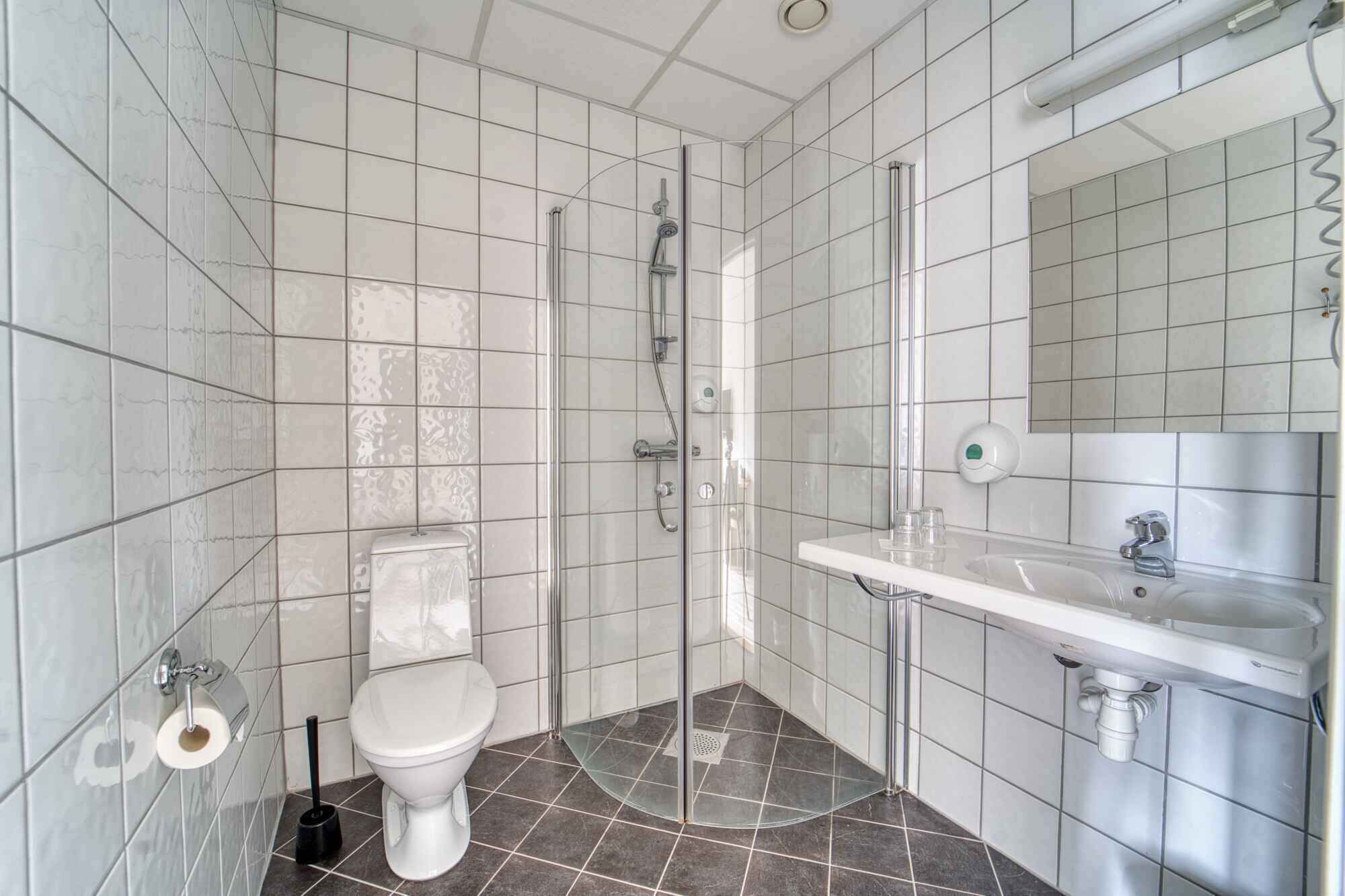 standard double or twin room | bathroom | shower, hair dryer, heated floors, towels