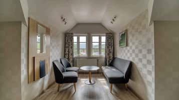 Family Triple Room | Minibar, desk, laptop workspace, soundproofing