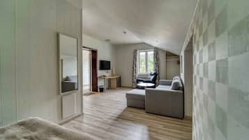Junior Quadruple Room | Minibar, desk, laptop workspace, soundproofing