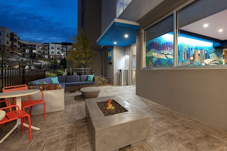 Terraza o patio. Tru By Hilton Atlanta Galleria Ballpark