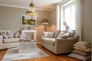 Smart TV, books - 80qm Ruhige, Grüne Innenstadtlage 10 Min. zur Pulsierenden Altstadt (Saarlouis)