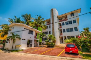 Photo inspiration: Affordable Penthouse Unit Right On The Beach With Amazing Ocean Photo Inspiration