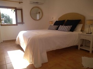 4 bedrooms, iron/ironing board, travel crib, WiFi - Beautiful villa & pool in Pollensa 8 pax (Pollensa)