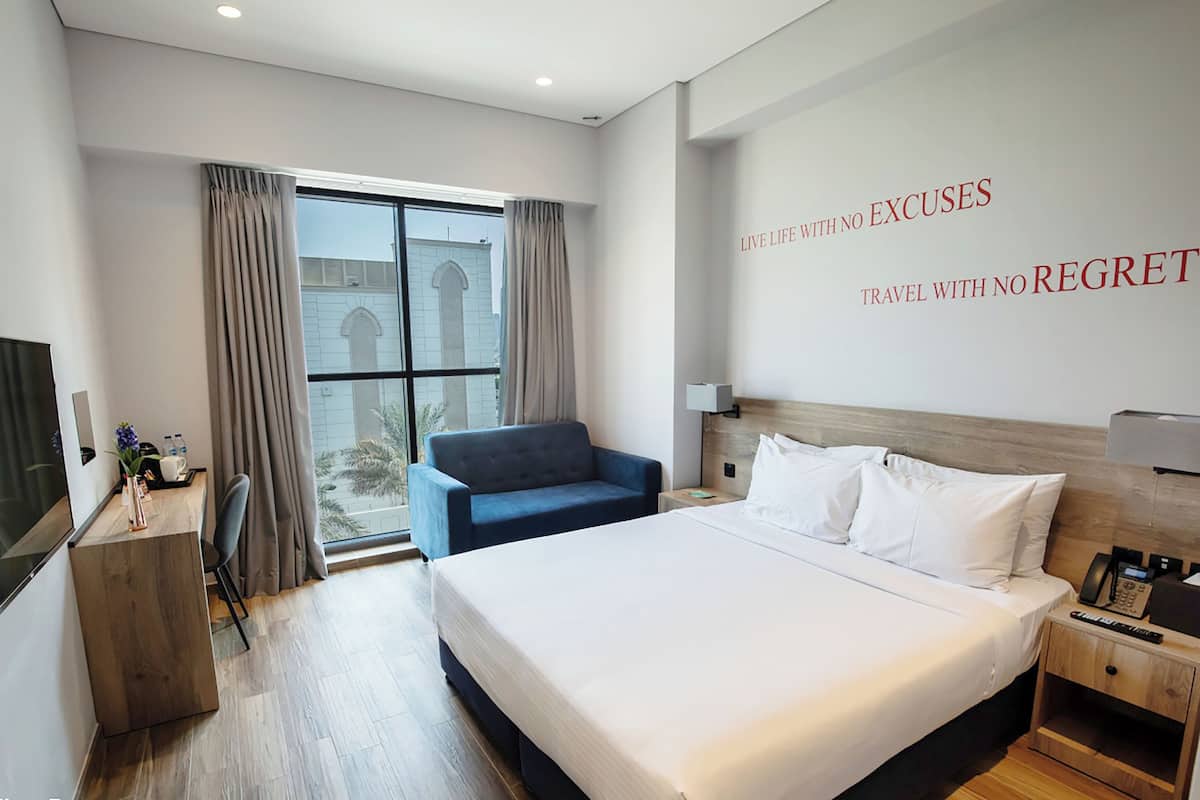 Executive Room (includes 25% off F&B) | Premium bedding, pillow-top beds, minibar, in-room safe