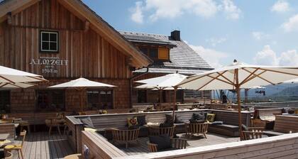 Chalet Royal avec spa en interne et un salon spacieux, WC séparé