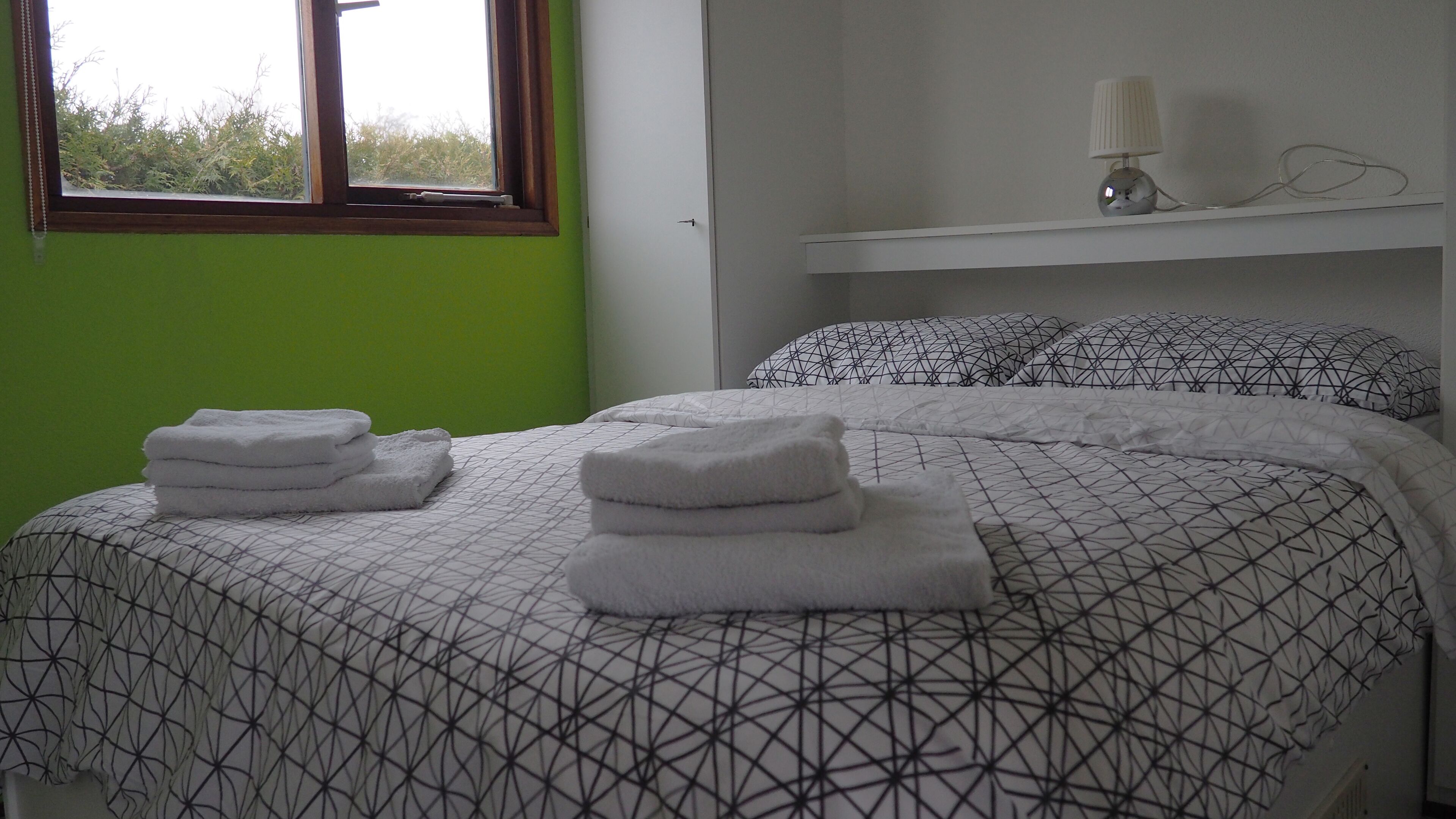 2 slaapkamers, een strijkplank/strijkijzer, wifi, beddengoed