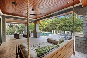 Terrace/patio - Ideal Kiawah LUXURY 6 BR! Pool, Oceanview, Private Boardwalk to Beach! (Johns Island)